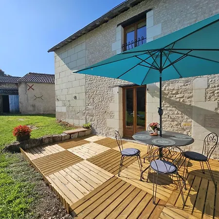 En Pierre Du Xixe Avec Jardin En Poitou - Fr-1-381-636 * Nueil-sous-Faye