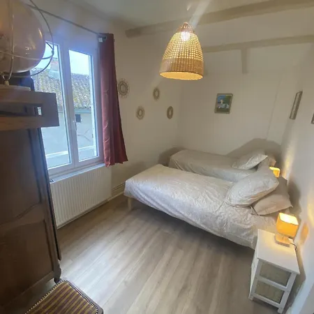 En Pierre Du Xixe Avec Jardin En Poitou - Fr-1-381-636 Дом отдыха Nueil-sous-Faye